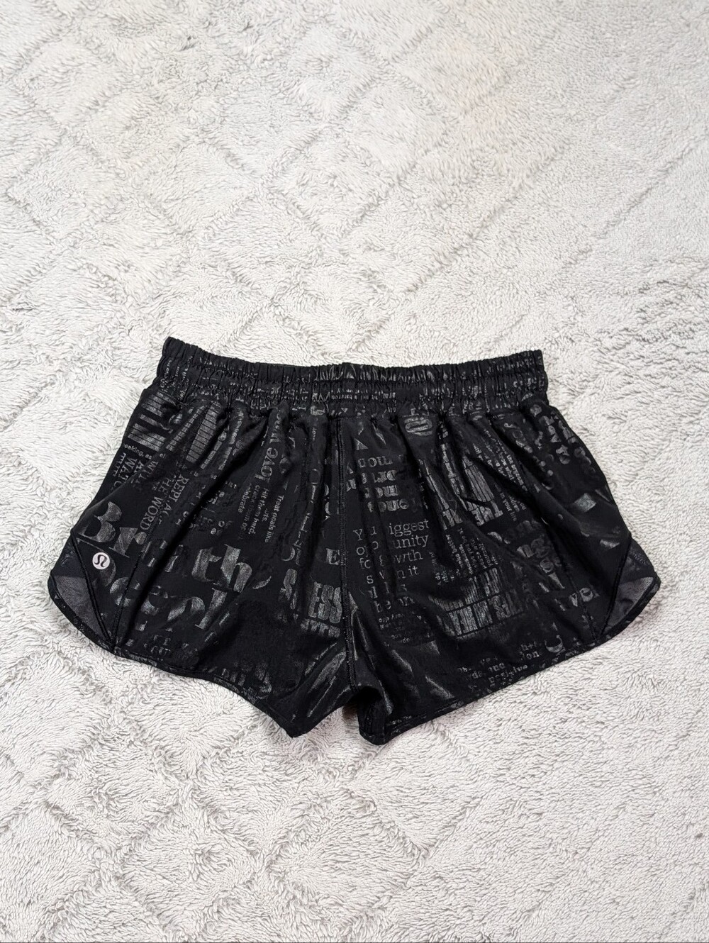 Lululemon Shorts Womens 6 Black Hotty Hot Low Rise 20YR Manifesto Foil Graphic - Picture 7 of 8